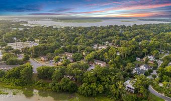 2 Creeks End Ln, Beaufort, SC 29902