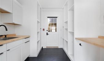 138 Spring St 1, Newport, RI 02840