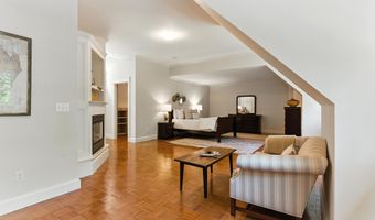 9 Scitterygussett Dr, Falmouth, ME 04105