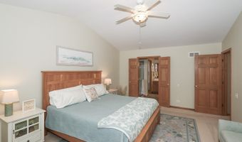 8 Hithergreen Ct, Algonquin, IL 60102
