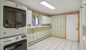 4 E Curran Dr, Absecon, NJ 08201