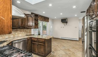 260 Oakridge Ln, Albertson, NY 11507