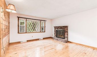 75 Hickory Dr, North Kingstown, RI 02852