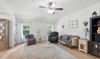 1027 Nickolas St, Aurora, MO 65605