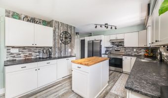 8 E Gate Dr, Alloway, NJ 07418