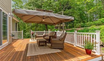 16 Leonard Dr, North Smithfield, RI 02896