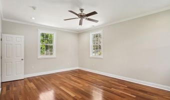 6442 HOLYOKE Dr, Annandale, VA 22003