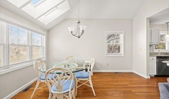 30 Harbor Hill Dr 30, Bourne, MA 02532