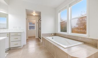 20870 YOSEMITE St NE, Aurora, OR 97002