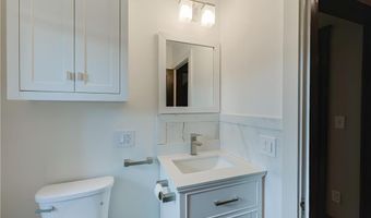 65 Burton St 3, Bristol, RI 02809