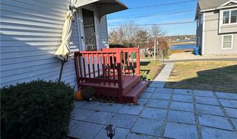 2 Reed Ave, Waterford, CT 06385