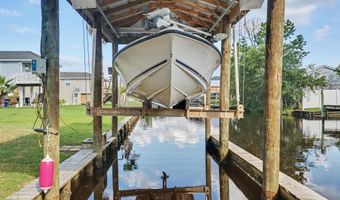 4059 Robin St, Bay St. Louis, MS 39520