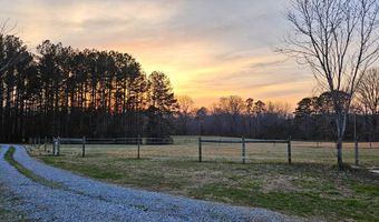 13521 Dykeland Rd, Amelia Court House, VA 23002