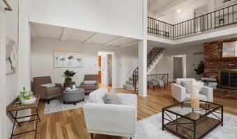 523 Nottingham Dr, Ballwin, MO 63011