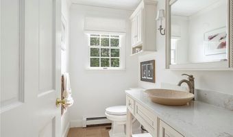 215 Watch Hill Dr, East Greenwich, RI 02818