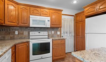 19701 163 St, Basehor, KS 66007