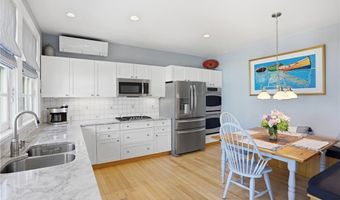 693 Hope St, Bristol, RI 02809