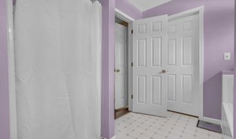 78 Dolphin Cir E, Bayville, NJ 08721