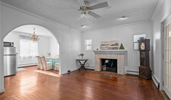 16 Courtway St, Narragansett, RI 02882