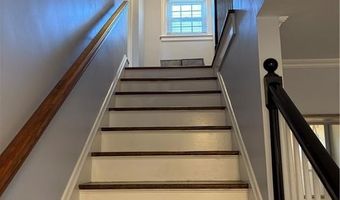 42 Pelham Pkwy, North Providence, RI 02911