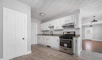 92 Spring St, Lincoln, RI 02838