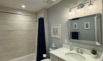 10 Juniper Pl 10, Bohemia, NY 11716
