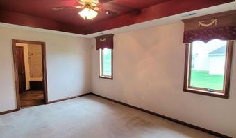 204 Steeplechase Dr, Auburn, IN 46706