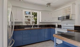 21 Clinton Ave, Newport, RI 02840