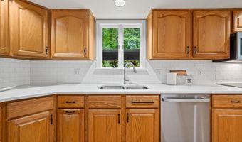 31 Grant Dr, Avon, CT 06001
