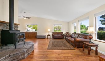 42020 FOREST COURT Ln, Astoria, OR 97103