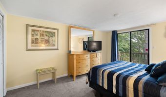 405 Village Dr, Bourne, MA 02532