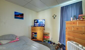 3 Young Ave, Amsterdam, NY 12010