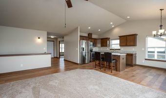 518 Prairie Hill Dr, Atkins, IA 52206