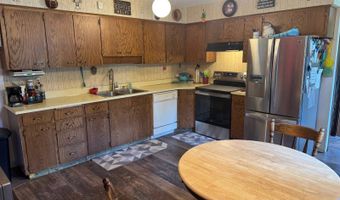 415 10th St W, Bottineau, ND 58318