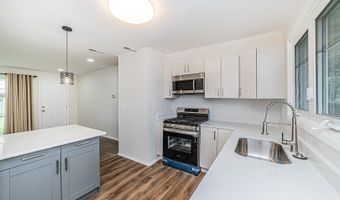 1417 N Wilke Rd, Arlington Heights, IL 60004
