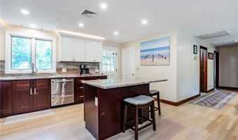 41 Mount View Ave, North Kingstown, RI 02852