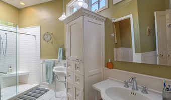 1724 AVENIDA ALTURAS NE, Albuquerque, NM 87110
