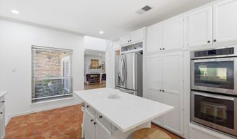 14917 Oaks N Dr, Addison, TX 75254