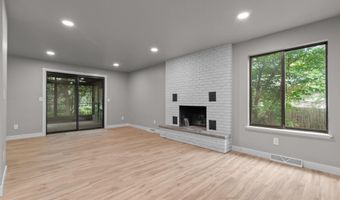 929 E NORTHWOOD Dr, Appleton, WI 54911