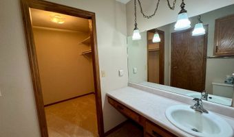 1005 3rd St, Britton, SD 57430