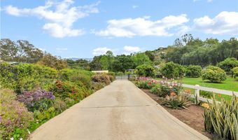 735 Del Valle Dr, Fallbrook, CA 92028