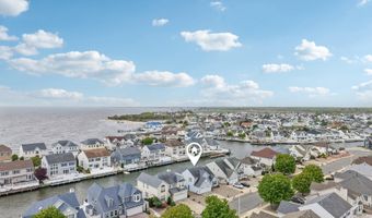 18 Peaksail Dr, Bayville, NJ 08721