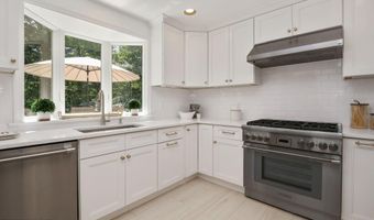 11 Pond Pl, Cos Cob, CT 06807