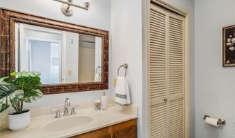 355 Aoloa St C201, Kailua, HI 96734