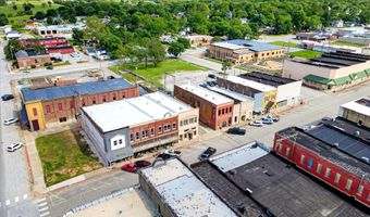 112 S Madison Ave, Aurora, MO 65605