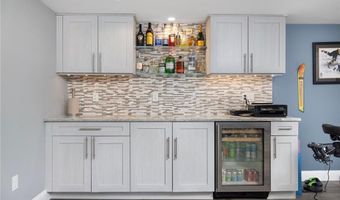 26 Leawood Dr, Cranston, RI 02920