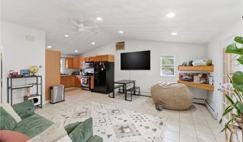 167 Central St, Lincoln, RI 02838