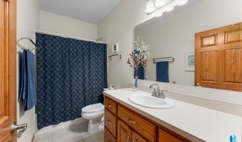 608 N Riverwood Cir, Brandon, SD 57005
