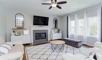 3 BLACKWOLF Ct, Algonquin, IL 60102