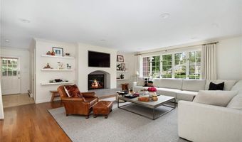 215 Watch Hill Dr, East Greenwich, RI 02818